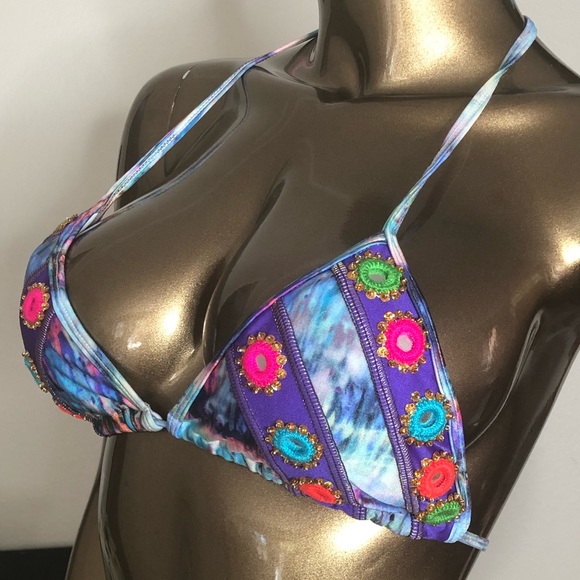 Gorgeous bikini with lovely Egyptian jewelry! - Picture 2 of 4